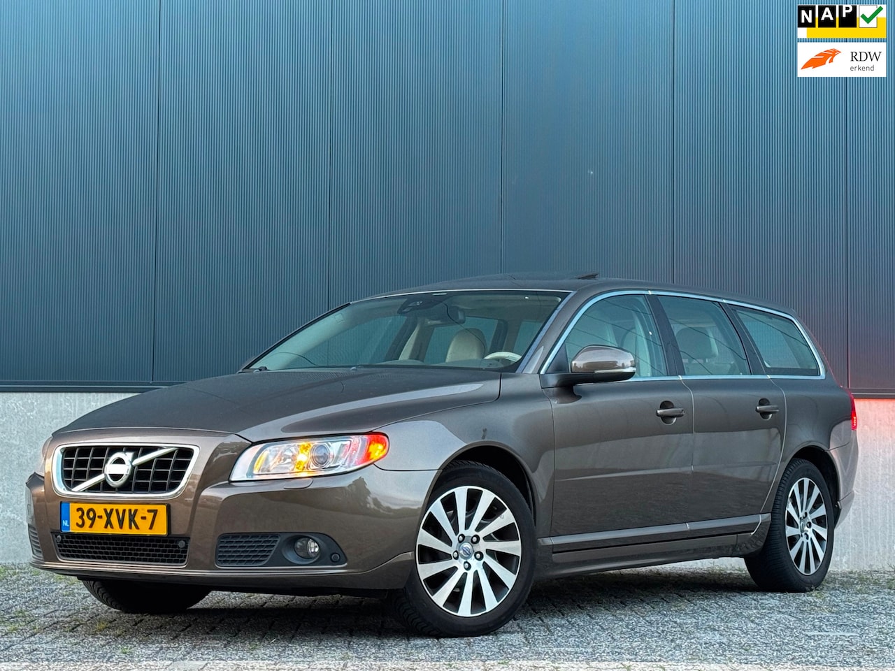 Volvo V70 - 1.6 T4 Limited Edition|SCHUIFDAK|AUT|LEDER|NAVI|XENON - AutoWereld.nl