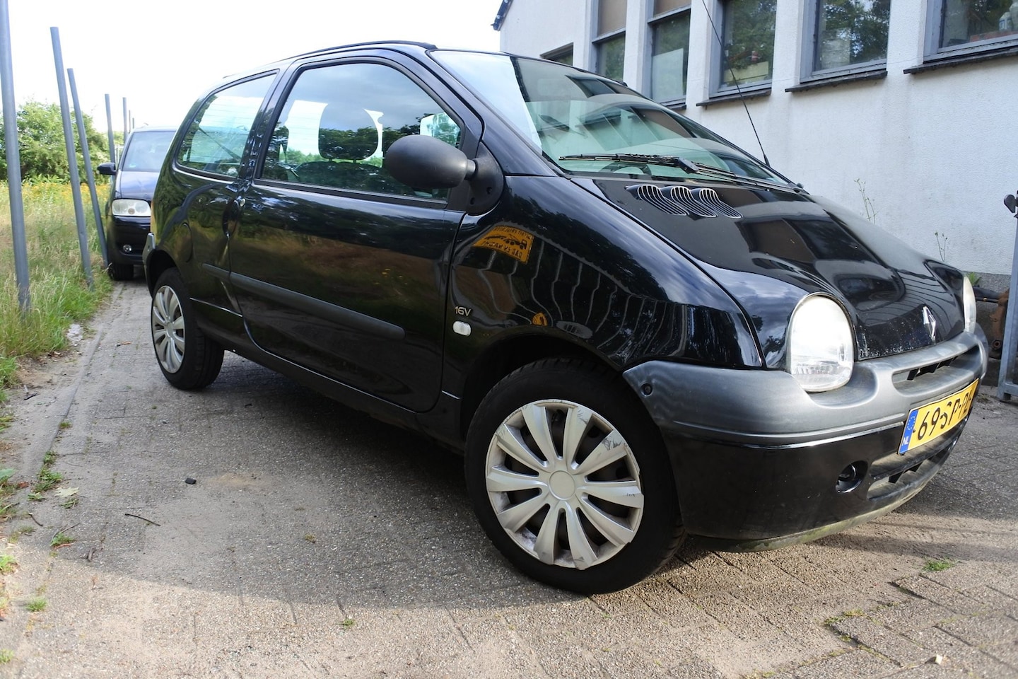 Renault Twingo - 1.2-16V Expression nw apk 3-7-2027 airco 161 dkm trekhaak - AutoWereld.nl