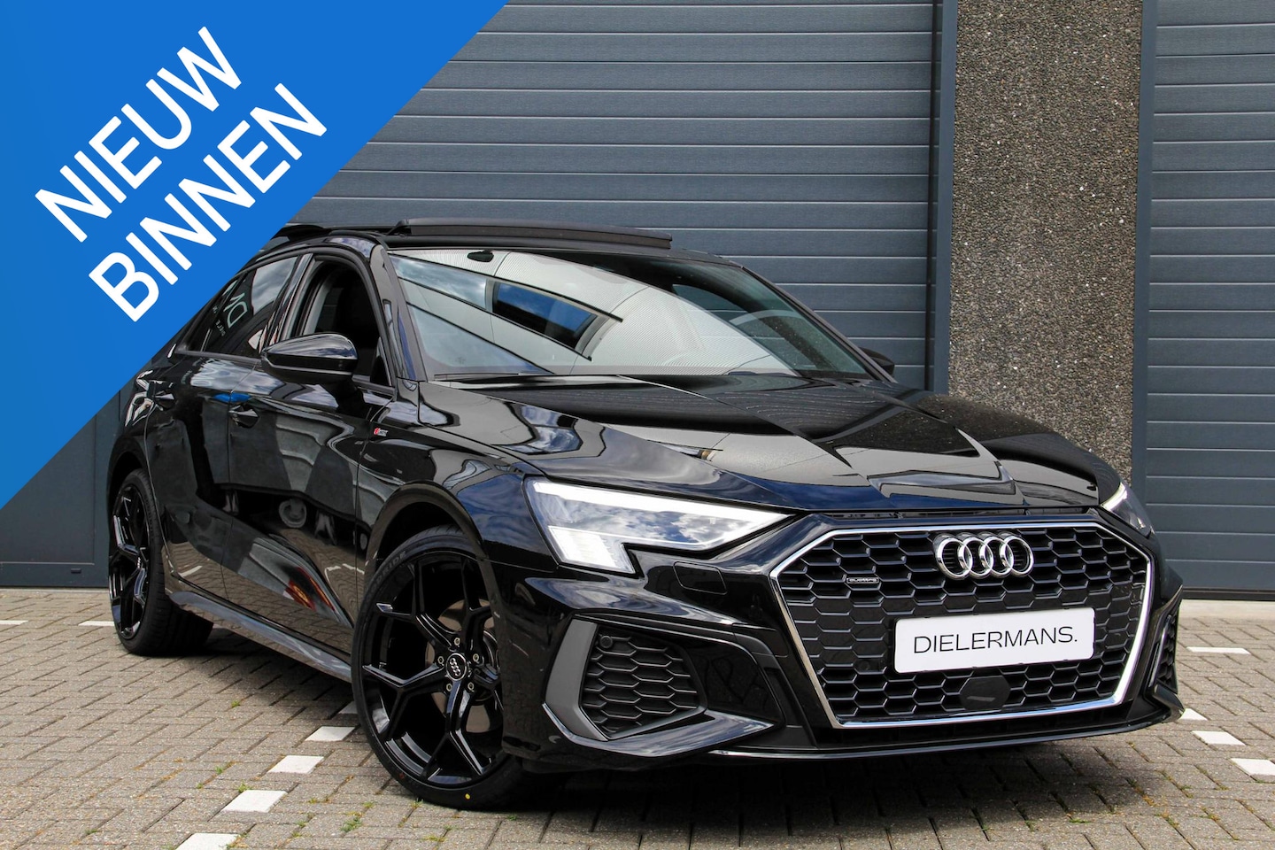 Audi A3 Sportback - 40 TFSI quattro Advance Sport | S line | Panorama dak | Full LED | Black on Black | Stoelv - AutoWereld.nl