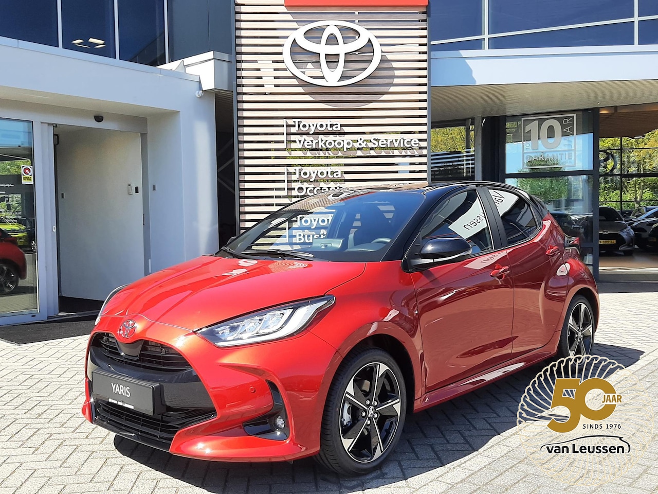 Toyota Yaris - 1.5 Hybrid 130 Executive NIEUW DIRECT LEVERBAAR! STOEL/STUURVERW 17'' LM-VELGEN PARK-SENSO - AutoWereld.nl