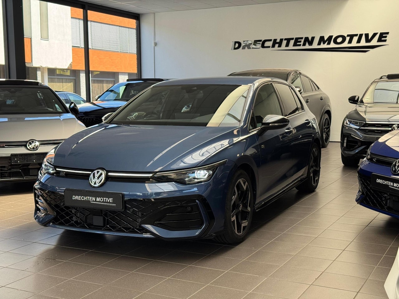Volkswagen Golf - 1.5 eTSI R-Line / Camera / Matrix / - AutoWereld.nl