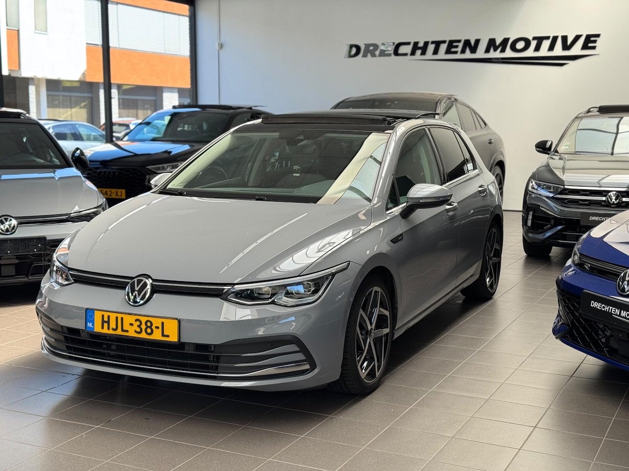 Volkswagen Golf - 1.5 eTSI Style / Pano / Camera / - AutoWereld.nl