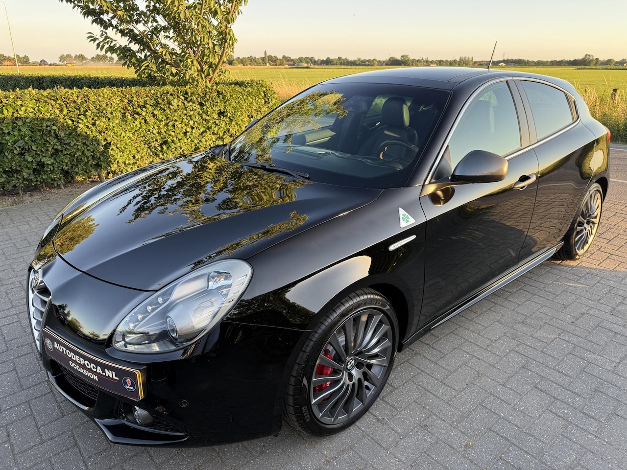 Alfa Romeo Giulietta - 1.7 TBi Quadrifoglio Verde Panorama dak - 18 inch - lederen bekleding - AutoWereld.nl