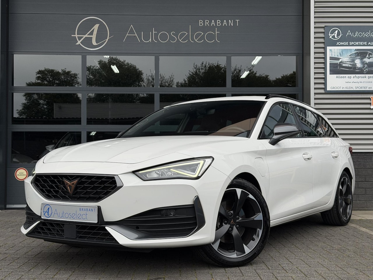 CUPRA Leon Sportstourer - 1.4 e-Hybrid VZ CarPlay | Camera | 245PK - AutoWereld.nl