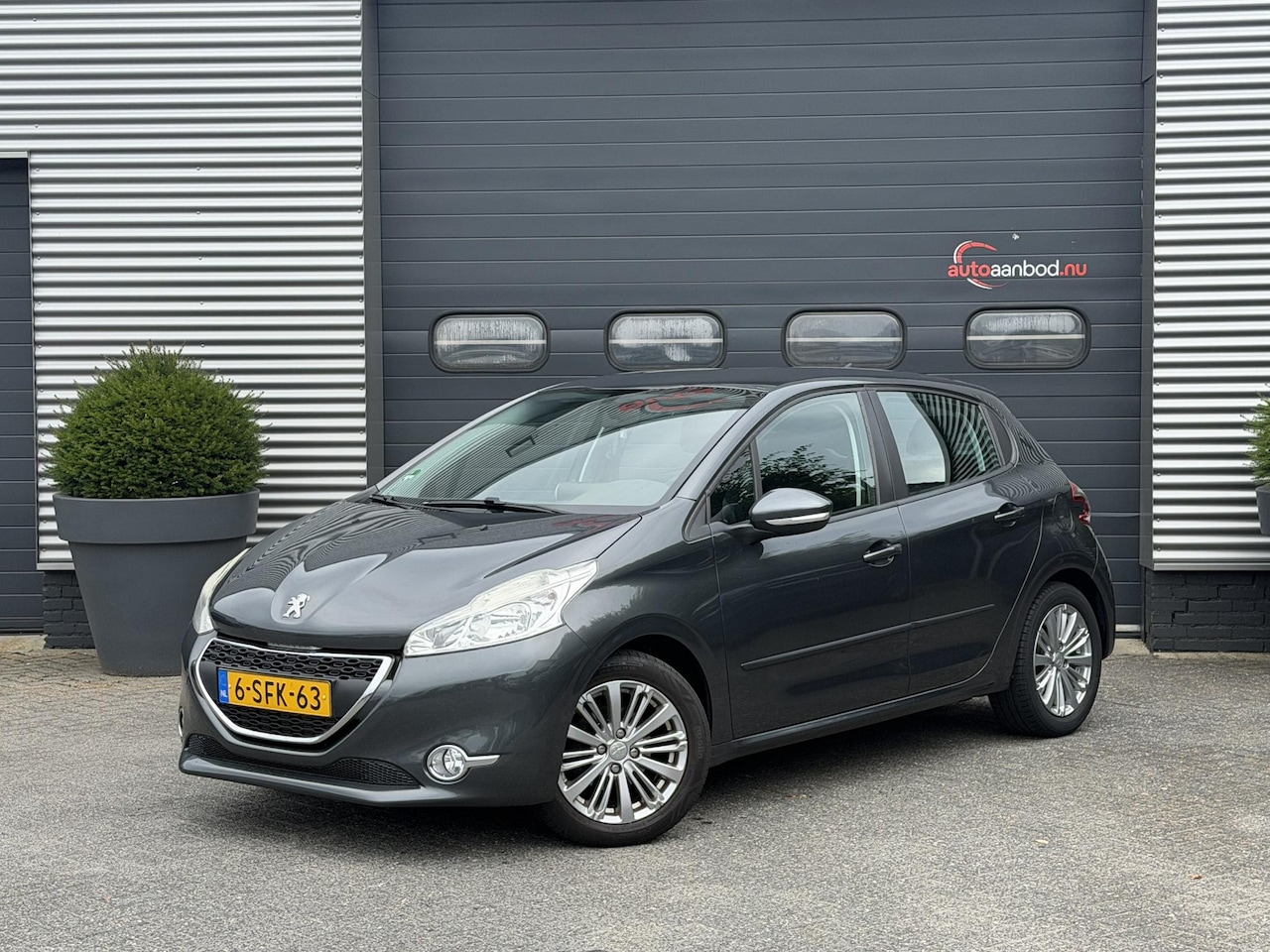 Peugeot 208 - 1.2 VTi Active | Navigatie | Climate Control | Carplay | Parkeersensoren | Lichtmetalen Ve - AutoWereld.nl