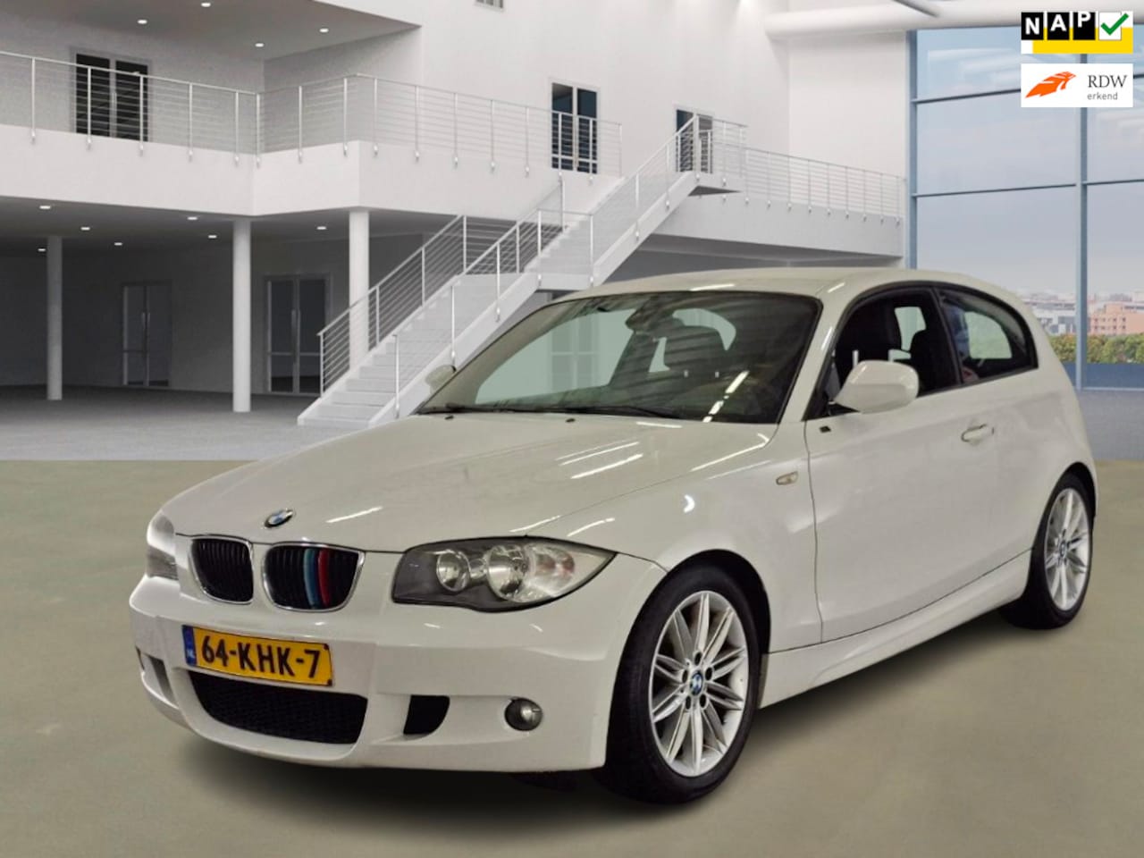 BMW 1-serie - 118i M PAKKET|6BAK|XENON|NAVI|PSENSOR|HALFLEDER - AutoWereld.nl