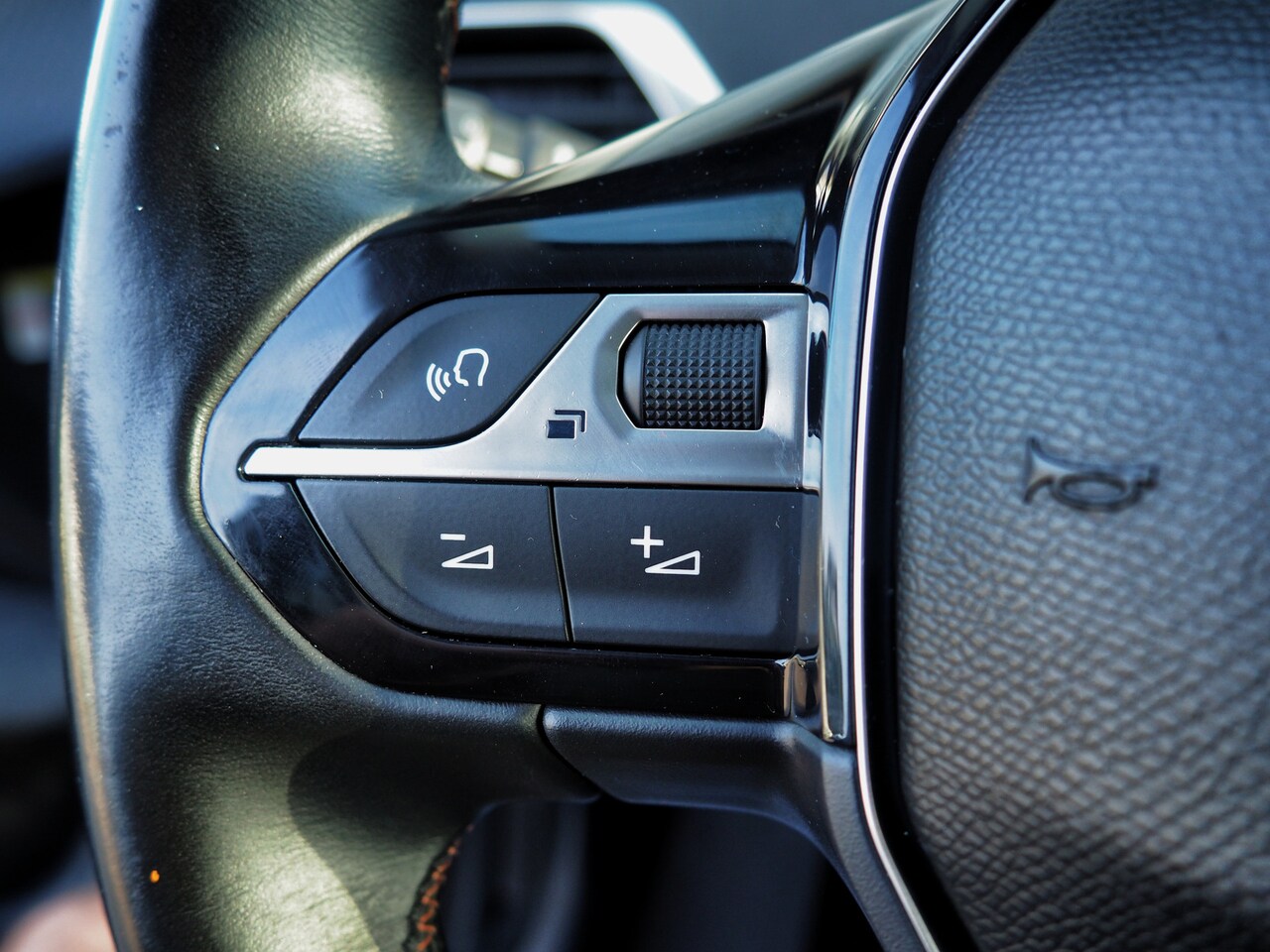 Peugeot 3008 - Active 1.2 PureTech CLIMA CRUISE TREKH. CAMERA.