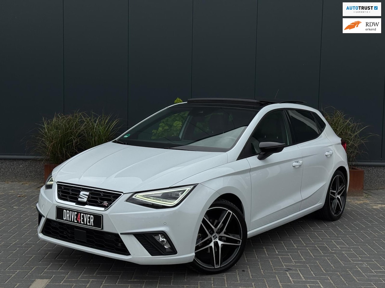 SEAT Ibiza - 1.5 TSI FR Business Intense Plus FULL OPTIES PANO | LEDER | CLIMATE CONTROL - AutoWereld.nl