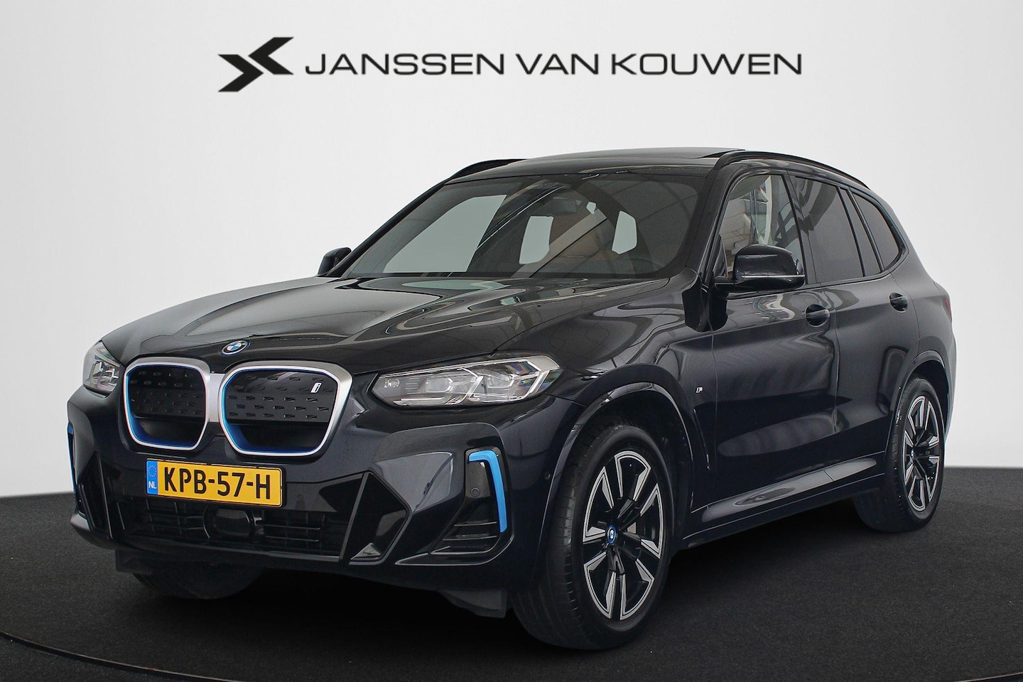 BMW iX3 - Executive 80 kWh M Sport Panoramadak Elektrische Trekhaak Keyless - AutoWereld.nl