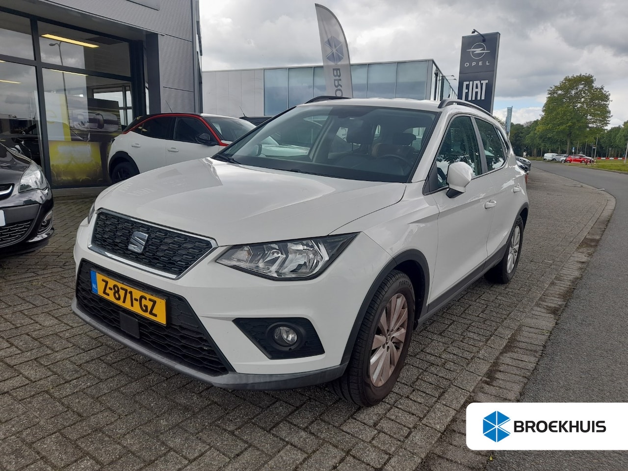SEAT Arona - 1.0 TSI Style / Navigatie / Parkeersensoren / Carplay / ECC / LED / 16'' LMV - AutoWereld.nl