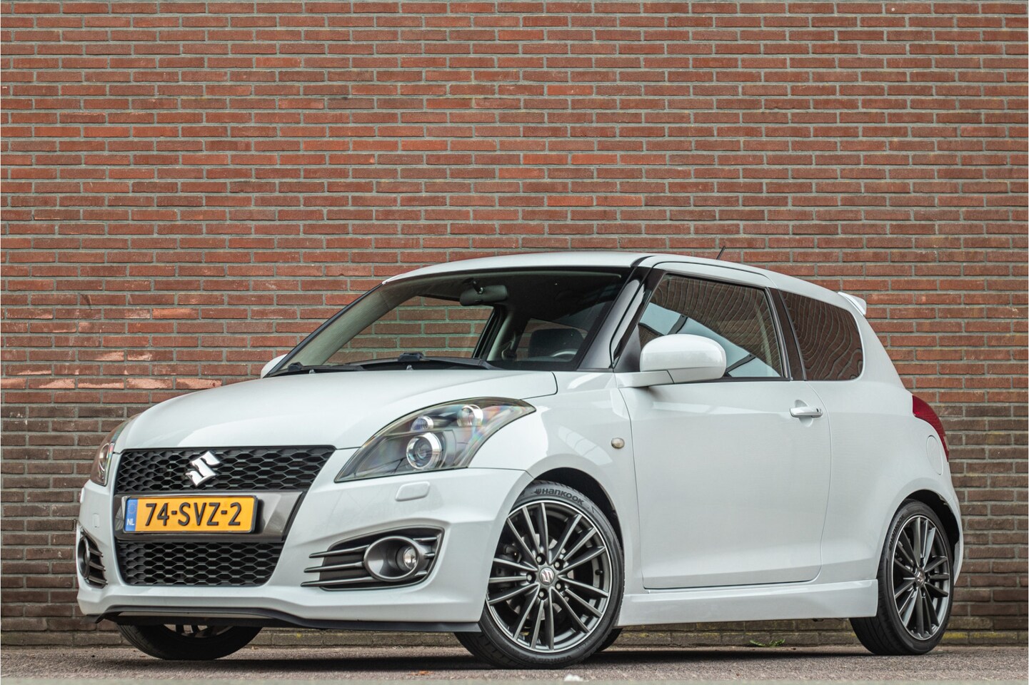 Suzuki Swift - 1.6 Sport 1.6 136pk Sport, Origineel NL, Stoelverwarming, Xenon, Sportstoelen, Climate control, PDC, - AutoWereld.nl
