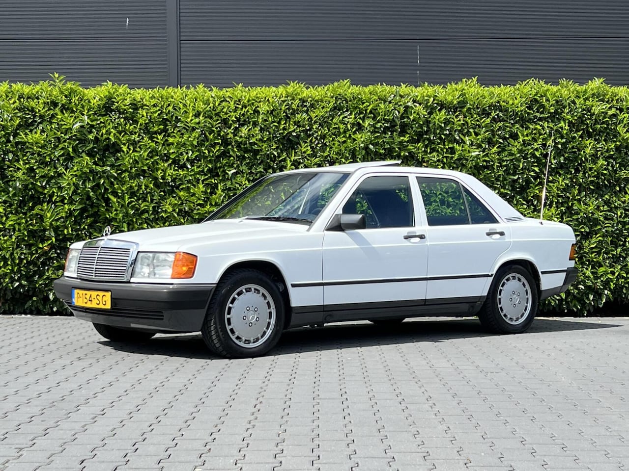 Mercedes-Benz 190-serie - 2.6 E 2.6 E, PANORAMADAK, AIRCO, ELEKTRISCHE RAMEN, HOUTEN SIERDELEN - AutoWereld.nl