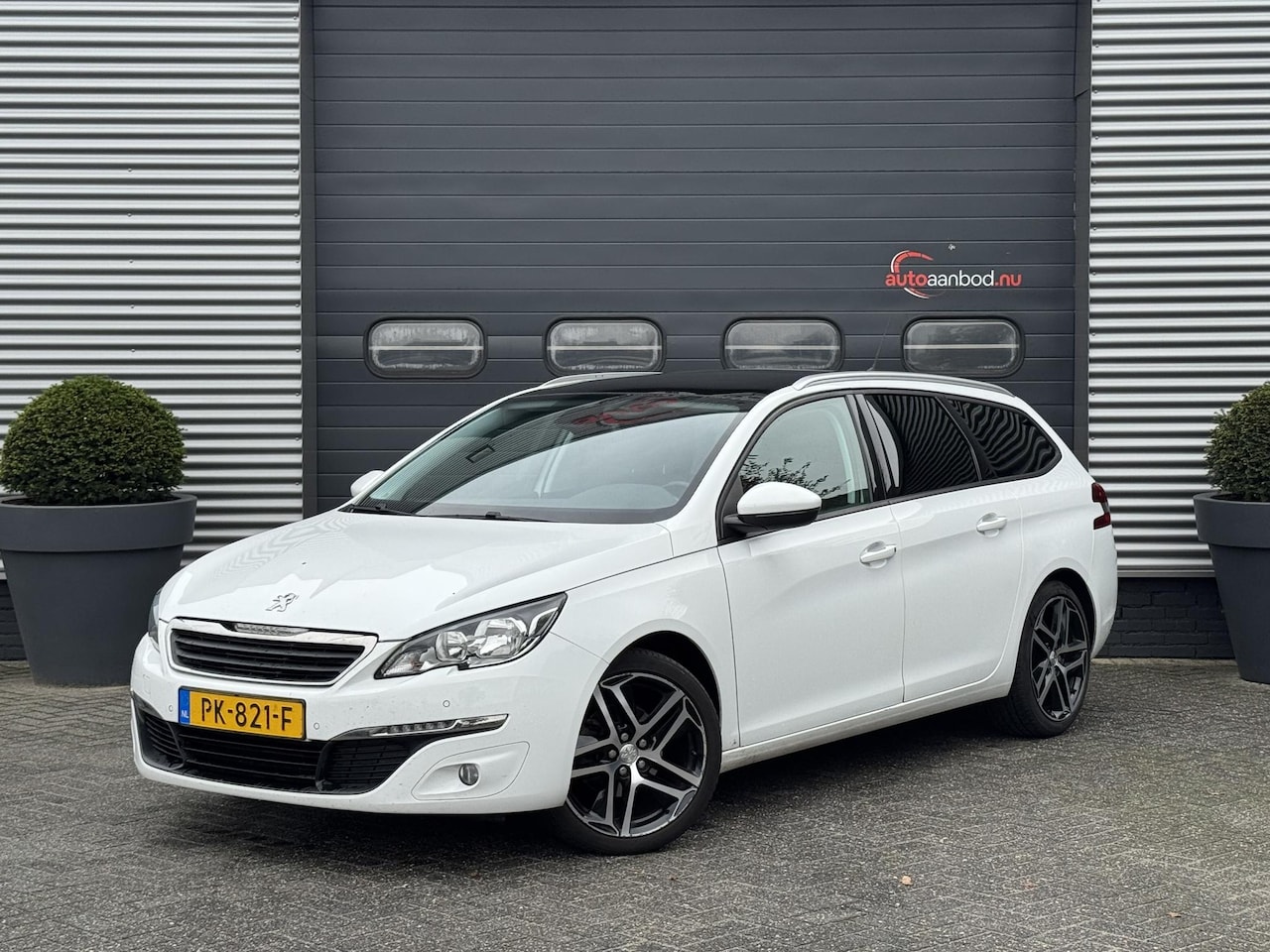 Peugeot 308 SW - 1.2 PureTech Blue Lion ENGINE NOT 100% | Panoramadak | Navigatie | 18 Inch Lichtmetalen Ve - AutoWereld.nl