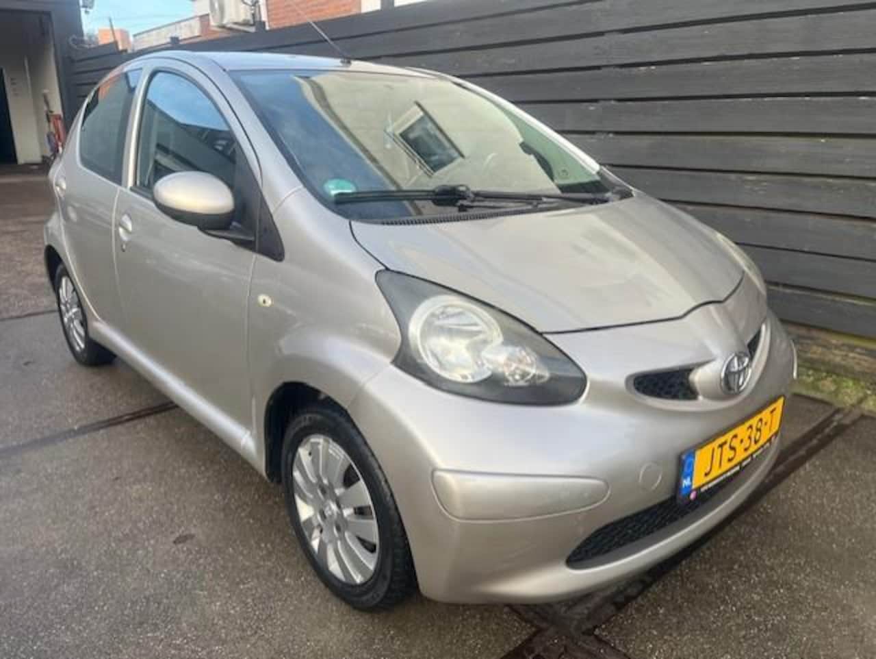 Toyota Aygo - 1.0-12V Access AIRCO/5 DEURS/NIEUWE APK! - AutoWereld.nl