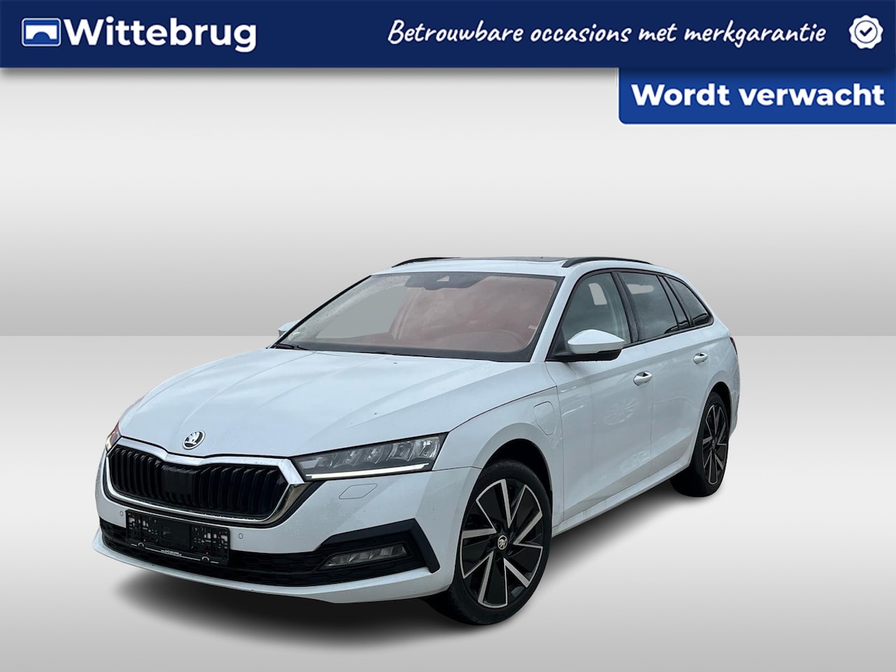 Skoda Octavia - 1.4 TSI iV PHEV 204PK Ambition / Panoramadak / Zwenkbare Trekhaak / Stoelverwarming V+A / - AutoWereld.nl