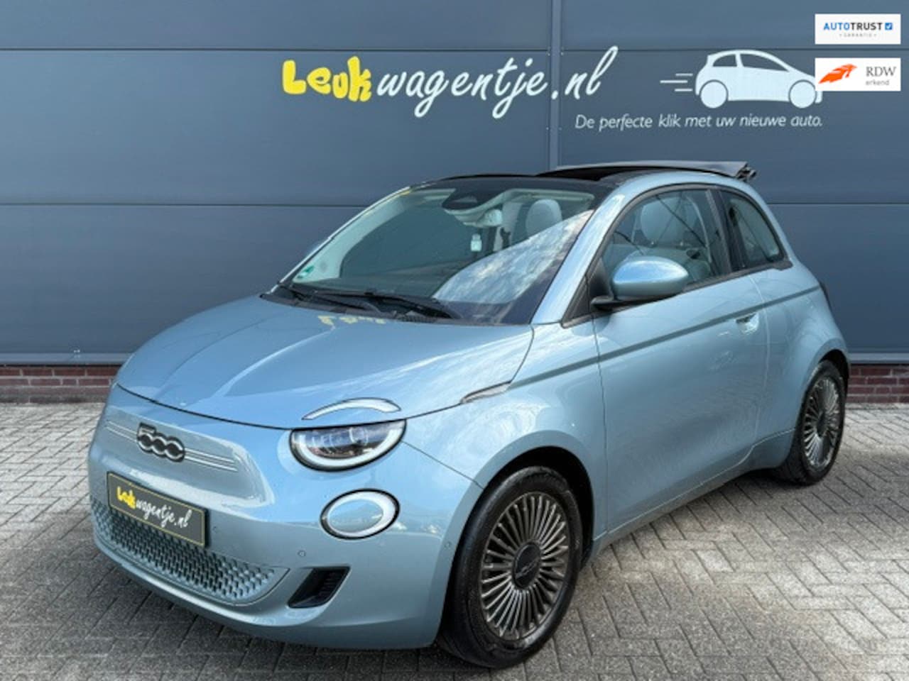 Fiat 500 C - E Icon 42 kWh Cabrio *camera *pdc rondom *keyless - AutoWereld.nl