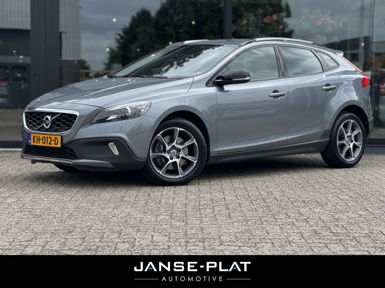 Volvo V40 Cross Country - 2.0 T3 Nordic+ Stoelverw. | Standkachel | Nette Auto | - AutoWereld.nl