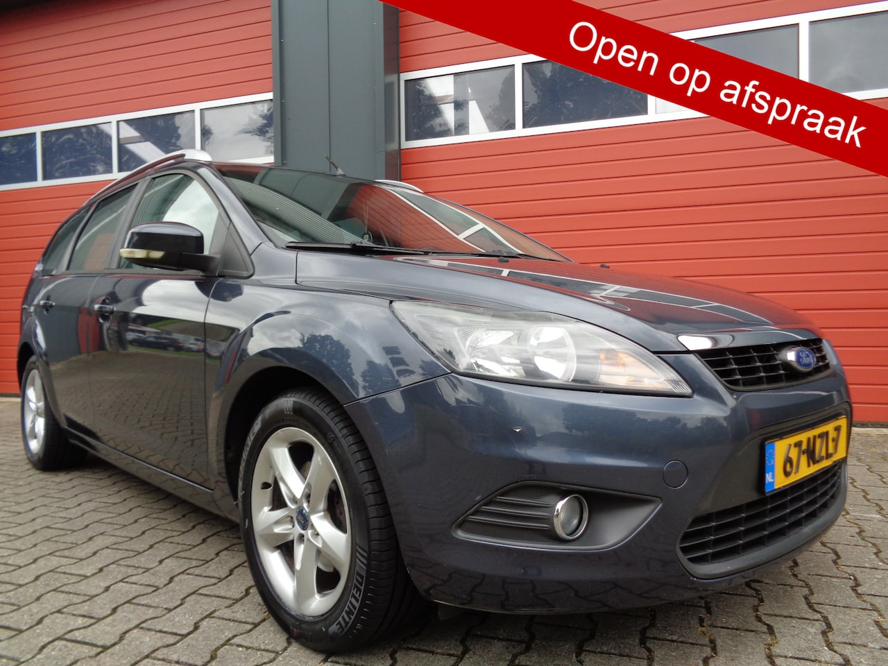 Ford Focus Wagon - 1.6 Comfort 101PK Airco Cruise LMV Trekhaak NL-Auto - AutoWereld.nl