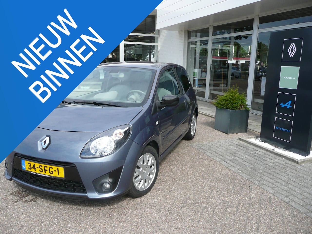 Renault Twingo - 1.2-16V Initiale CRUISE CONTROLE/ CLIMATE CONTROLE/ LEDEREN INTERIEUR/ ETC.. DEALER ONDERH - AutoWereld.nl