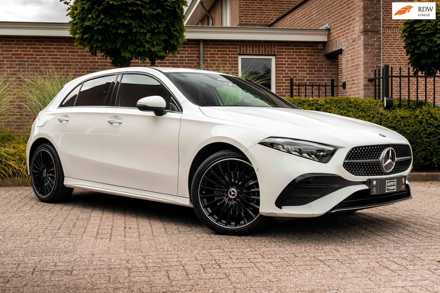 Mercedes-Benz A-klasse - 250 e AMG Line 218 PK 1e Eig Sfeerverlichting Widescreen Keyless Camera 19'' - AutoWereld.nl