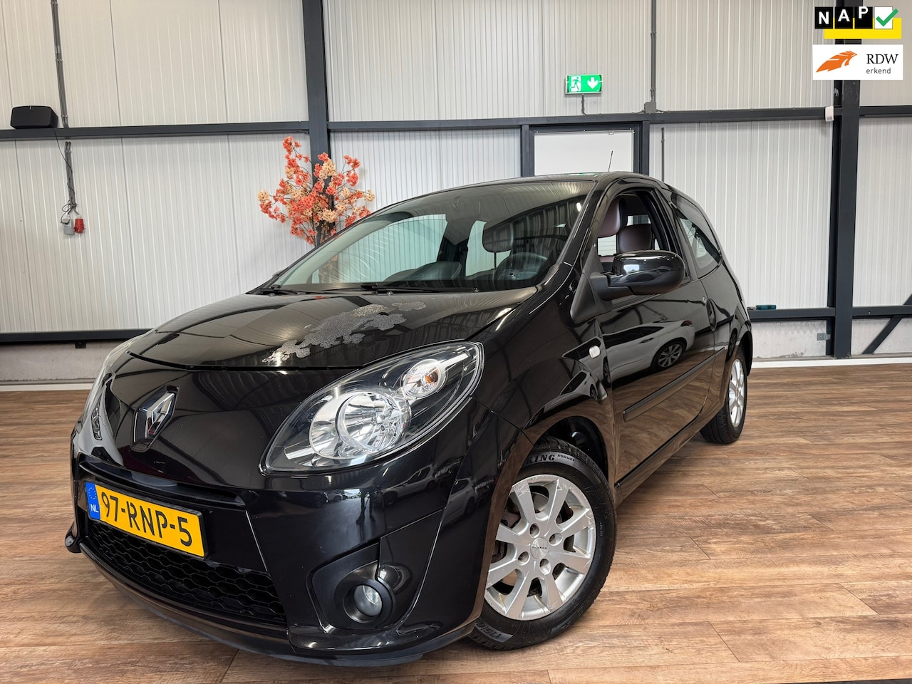 Renault Twingo - 1.2-16V Miss Sixty / airco / eerste eigenaar - AutoWereld.nl