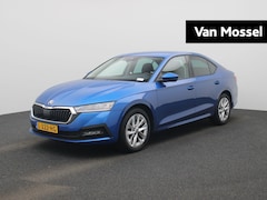 Skoda Octavia - 1.0 e-TSI Business Edition | ELEKTR. ACHTERKLEP | STOELVERWARMING | PARKEERSENSOREN VOOR E