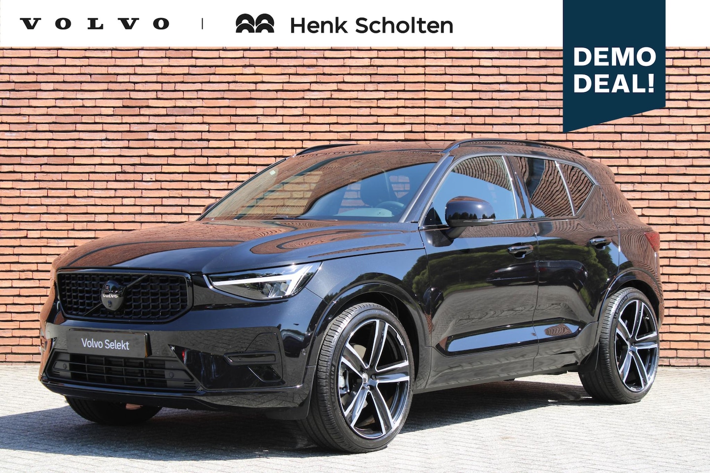 Volvo XC40 - B4 Plus Dark | Trekhaak | 21'' Heico Velgen | Panoramisch schuif-/ kanteldak | Elektrische - AutoWereld.nl