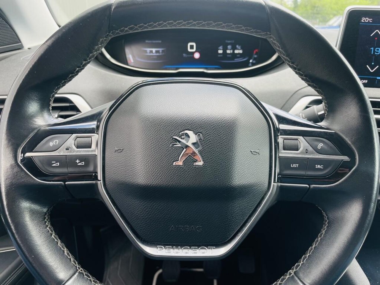 Peugeot 5008 - 1.2 PureTech Allure | nieuwe distributieriem | Trekhaak | 7-persoons | Muziek streamen