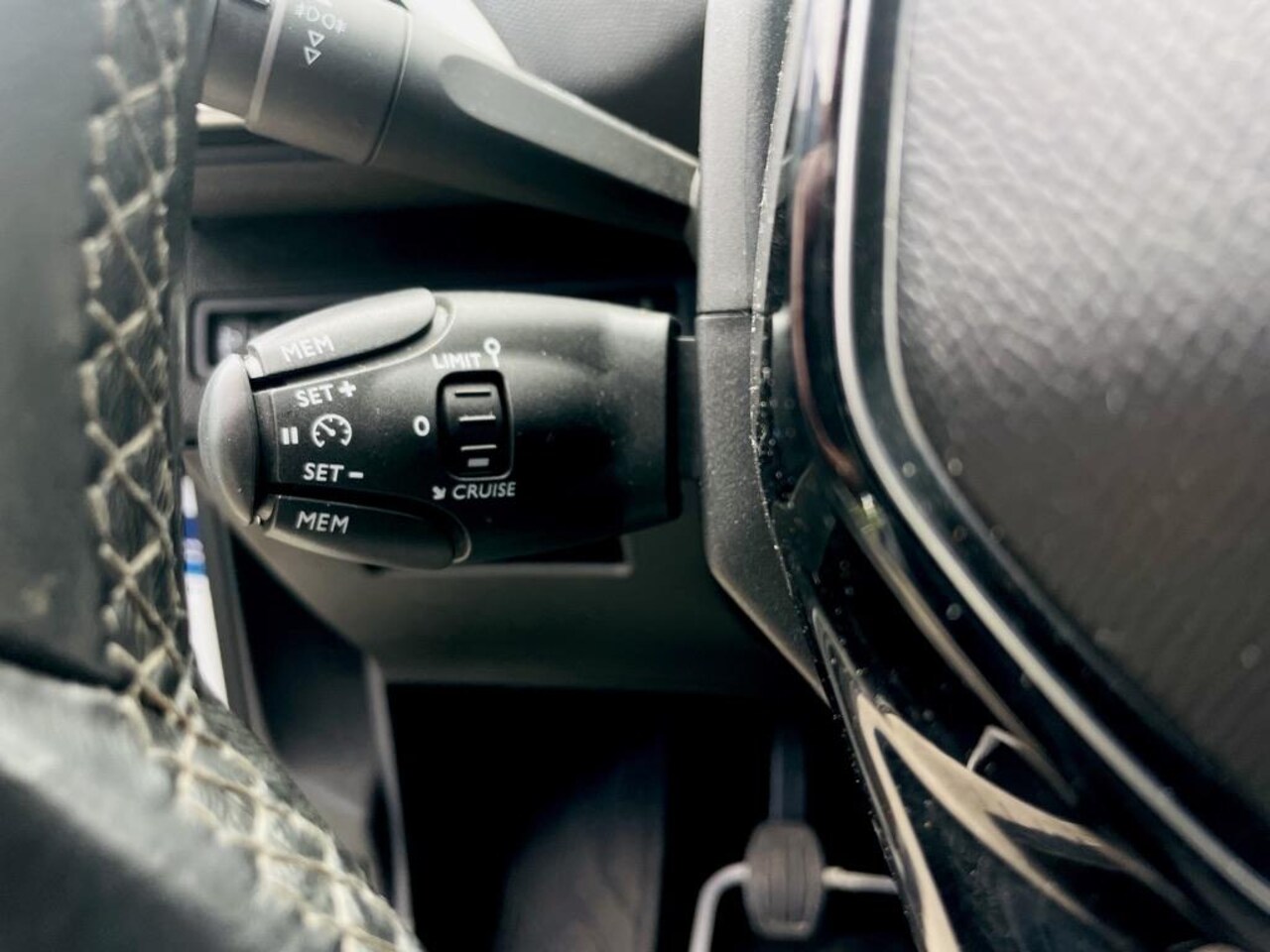 Peugeot 5008 - 1.2 PureTech Allure | nieuwe distributieriem | Trekhaak | 7-persoons | Muziek streamen