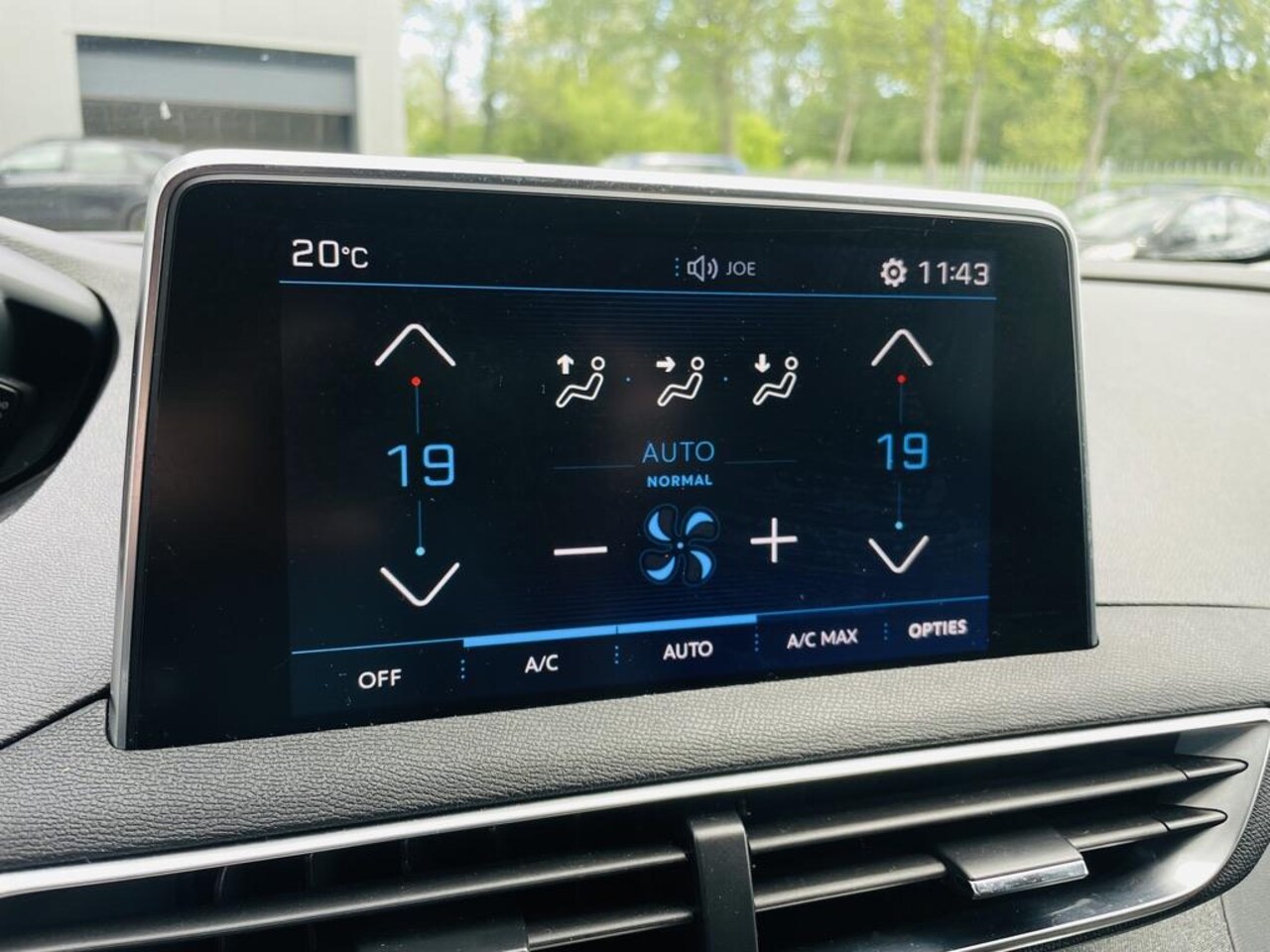 Peugeot 5008 - 1.2 PureTech Allure | nieuwe distributieriem | Trekhaak | 7-persoons | Muziek streamen