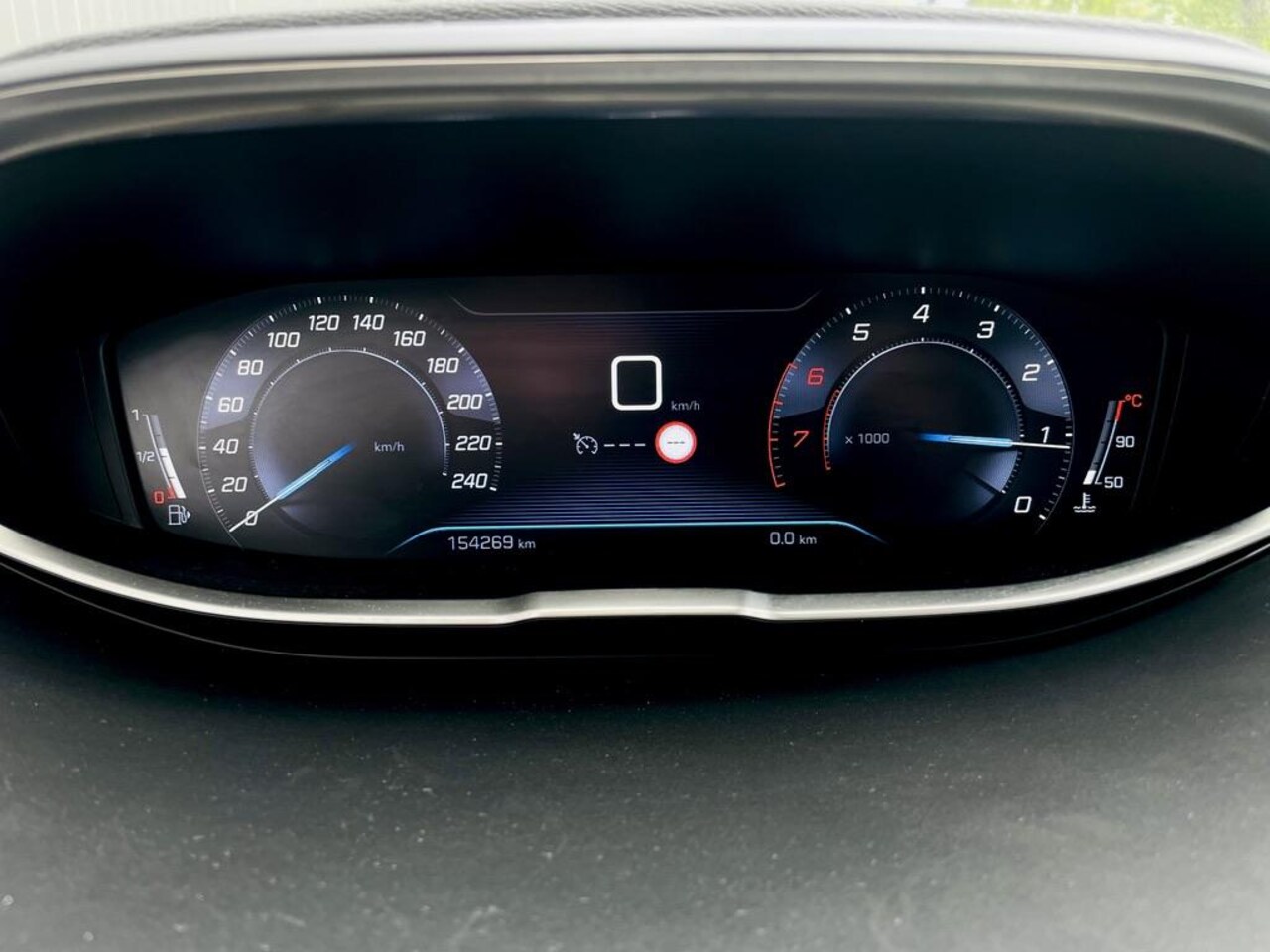 Peugeot 5008 - 1.2 PureTech Allure | nieuwe distributieriem | Trekhaak | 7-persoons | Muziek streamen