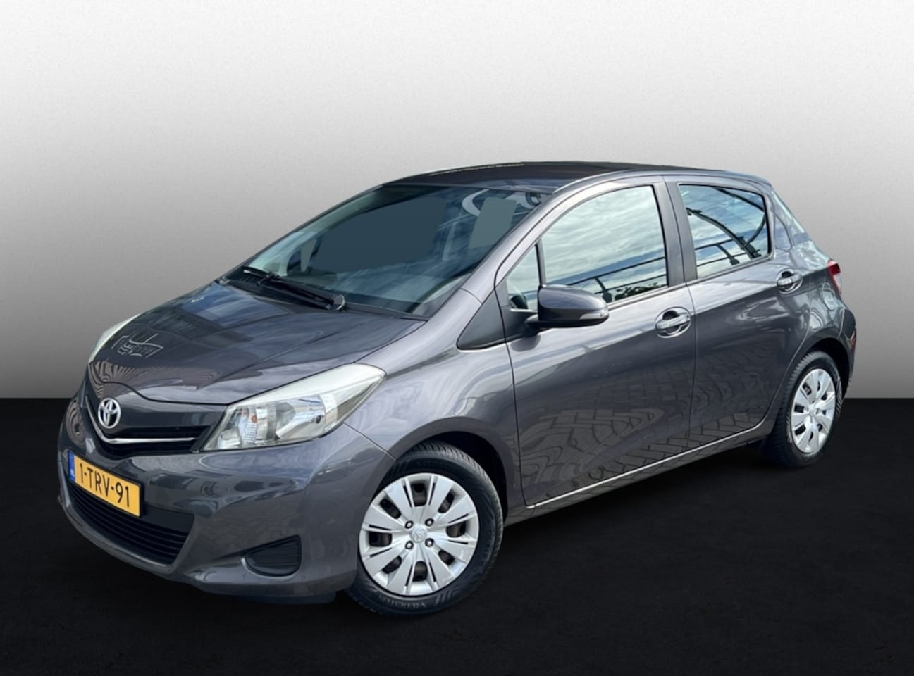 Toyota Yaris - 1.3 VVT-i Aspiration | All-seasonbanden | Dealeronderhouden - AutoWereld.nl