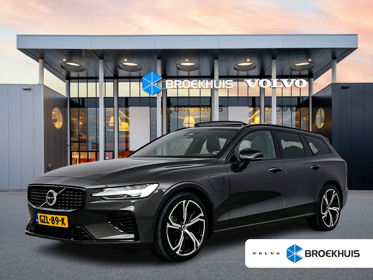 Volvo V60 - T6 Recharge Ultra Dark | 19" | Trekhaak | 360 Camera | Getint Glas | Elektr. verst. Sports - AutoWereld.nl