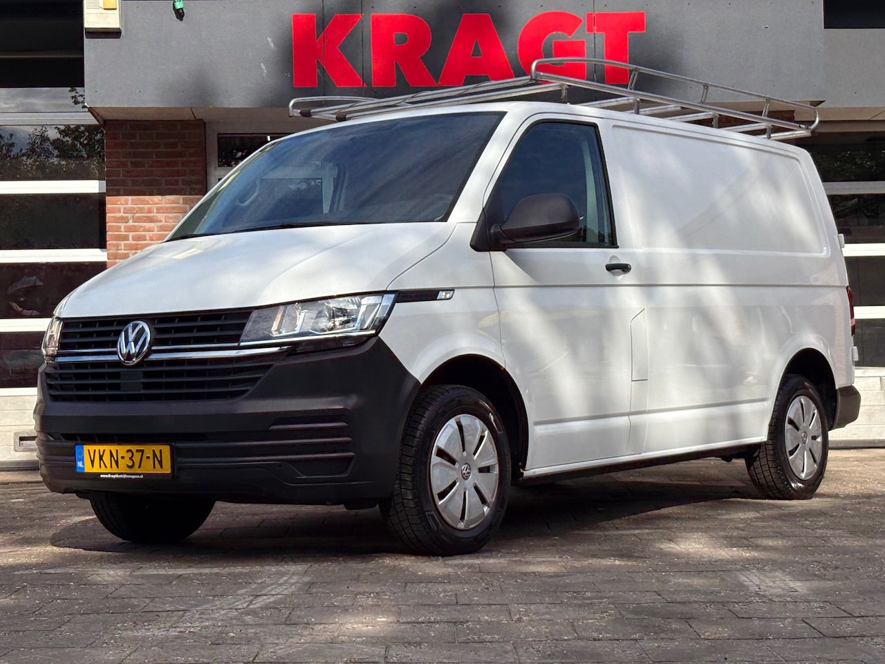 Volkswagen Transporter - 2.0 TDI L1H1|110PK|airco|cruise|bluetooth|trekhaak|parkeersensoren achter|imperiaal|drie z - AutoWereld.nl