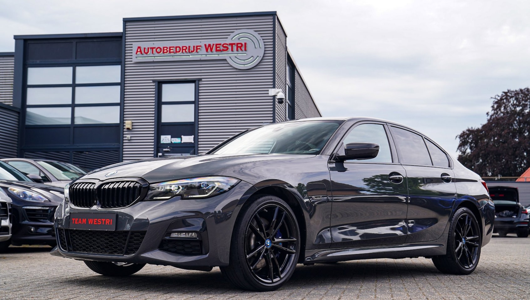 BMW 3-serie - 330e | Head Up Display | 360 Camera | Stoelverwarming | Apple Carplay - AutoWereld.nl