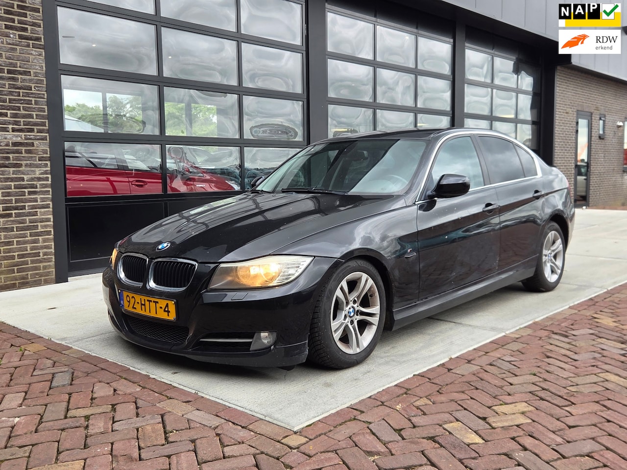 BMW 3-serie - 325i Executive | olielekkage | vering kapot - AutoWereld.nl