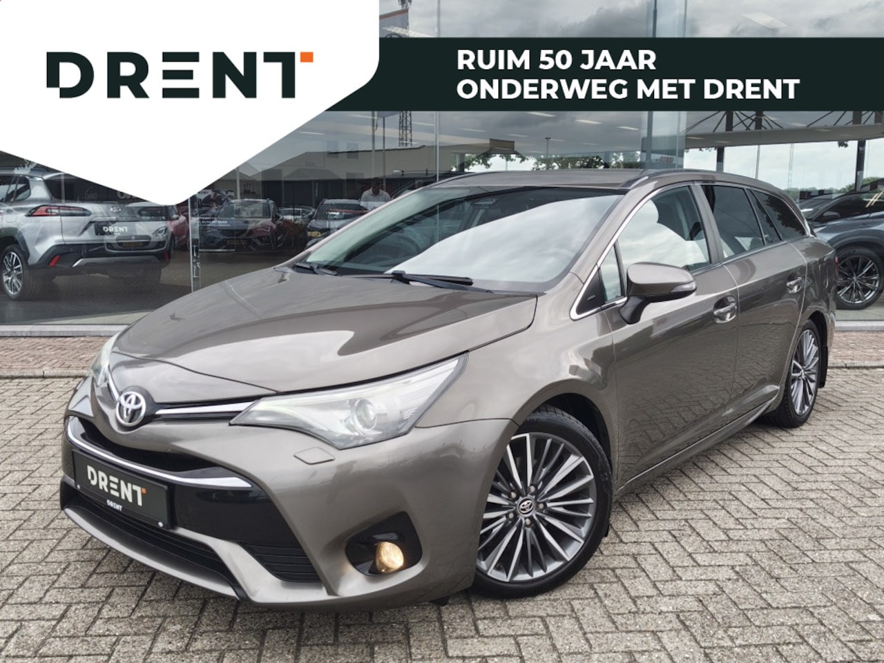 Toyota Avensis Touring Sports - 1.8 VVT-i Dynamic Automaat | Trekhaak | Stoelverwarming | Leder - AutoWereld.nl