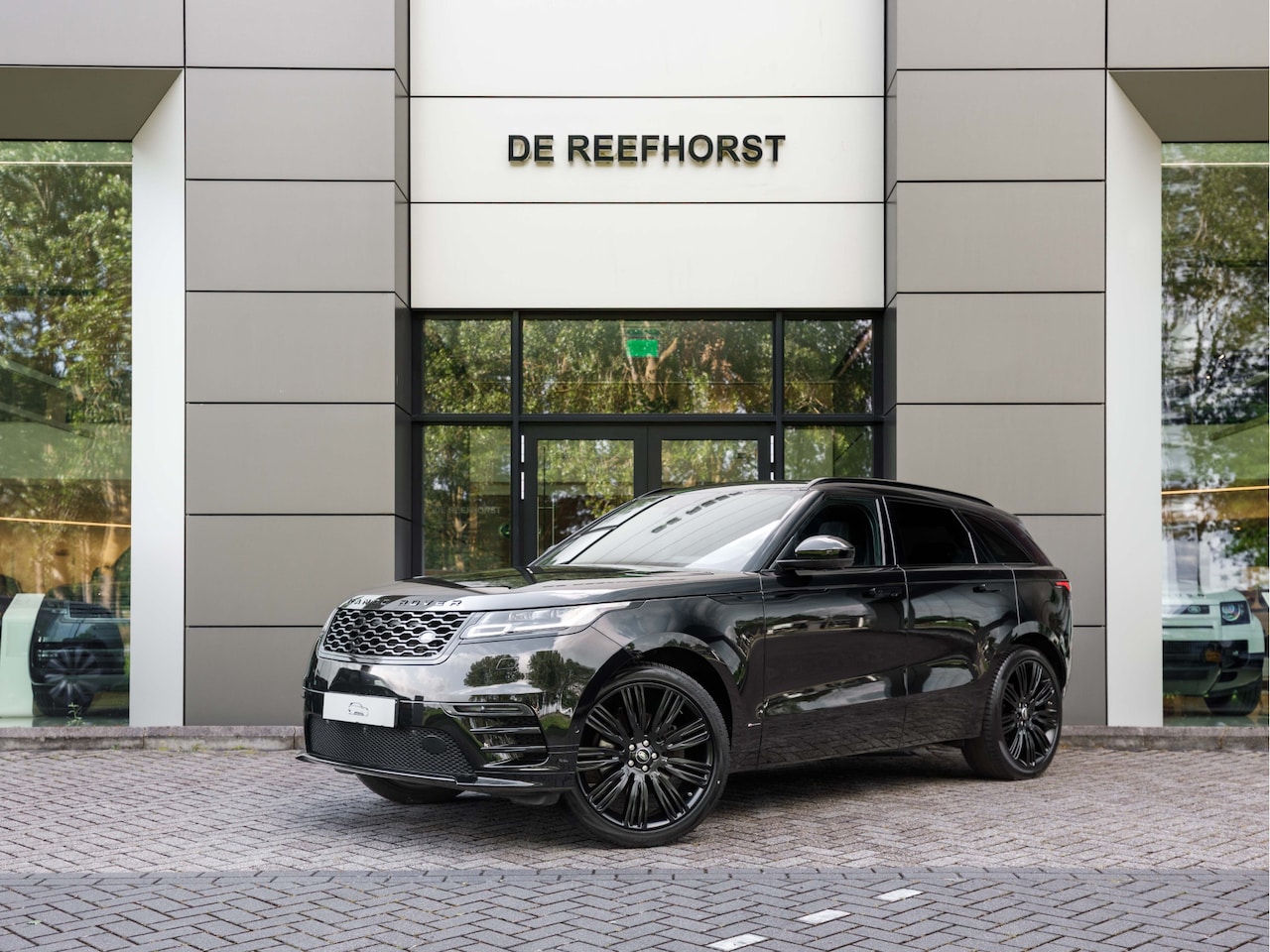 Land Rover Range Rover Velar - 3.0 D300 AWD R-Dynamic SE | Luchtvering | Dealer Onderhouden | Adaptive Cruise | Panoramis - AutoWereld.nl