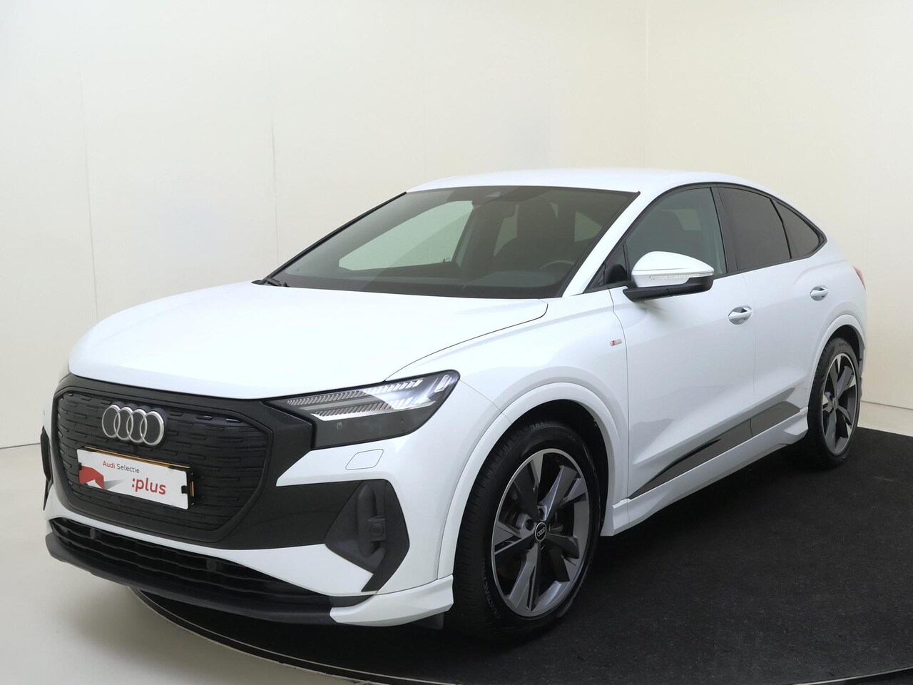 Audi Q4 Sportback e-tron - 35 S edition 55 kWh | SoH 86% | Warmtepomp | Stoel- en stuurwielverwarming | Keyless | Nav - AutoWereld.nl