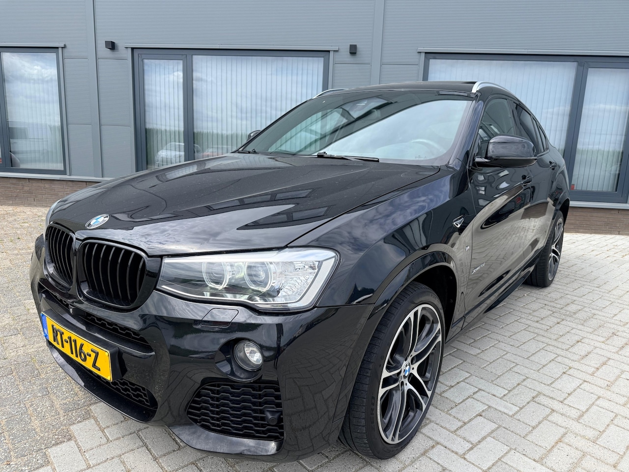 BMW X4 - XDrive20i High Executive xLine Edition M-Pakket // Clima // Navi // Pano.dak // PDC - AutoWereld.nl