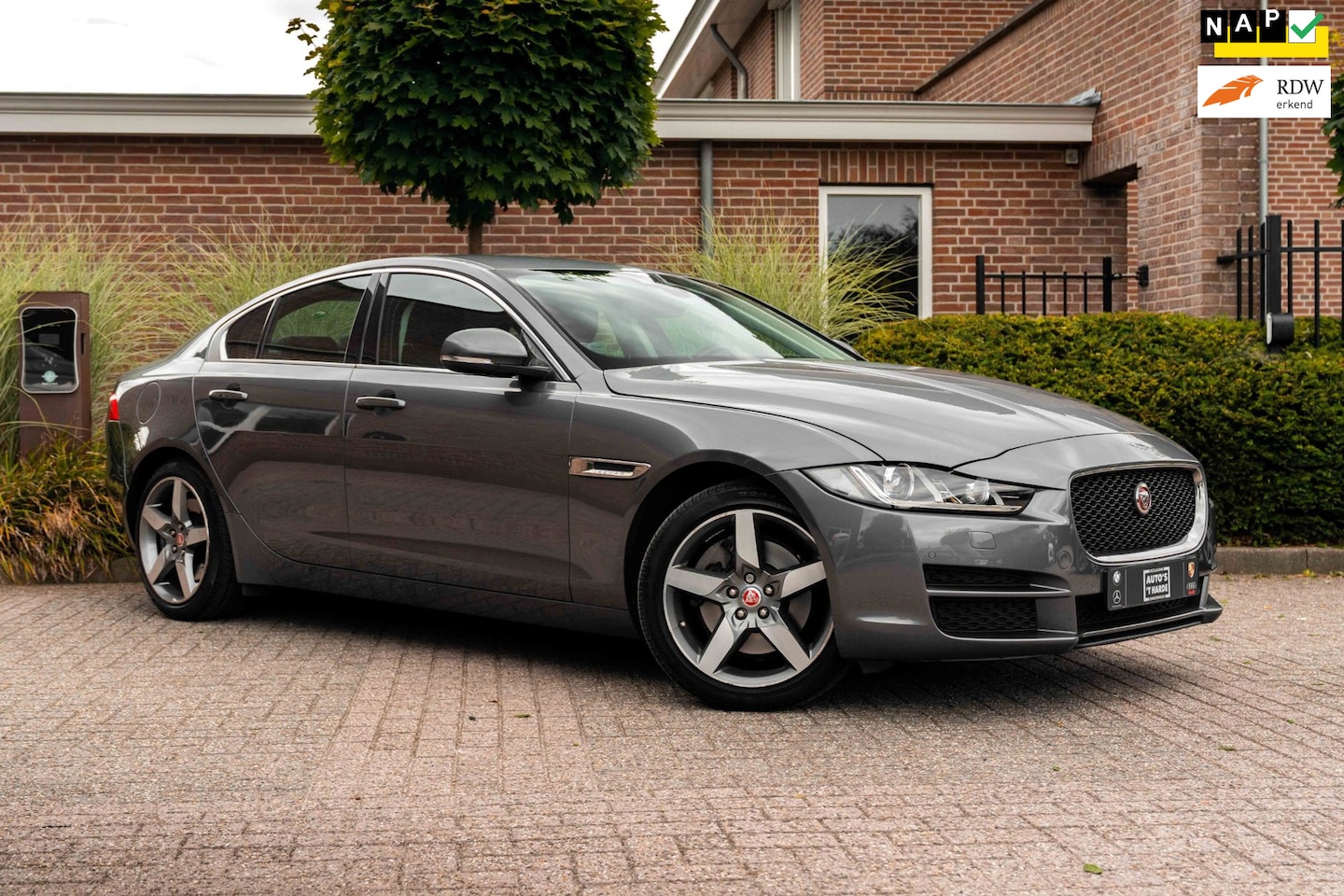 Jaguar XE - 2.0 Portfolio 200 PK Afn. Trekhaak Camera Leder Cruise Clima PDC 18'' - AutoWereld.nl