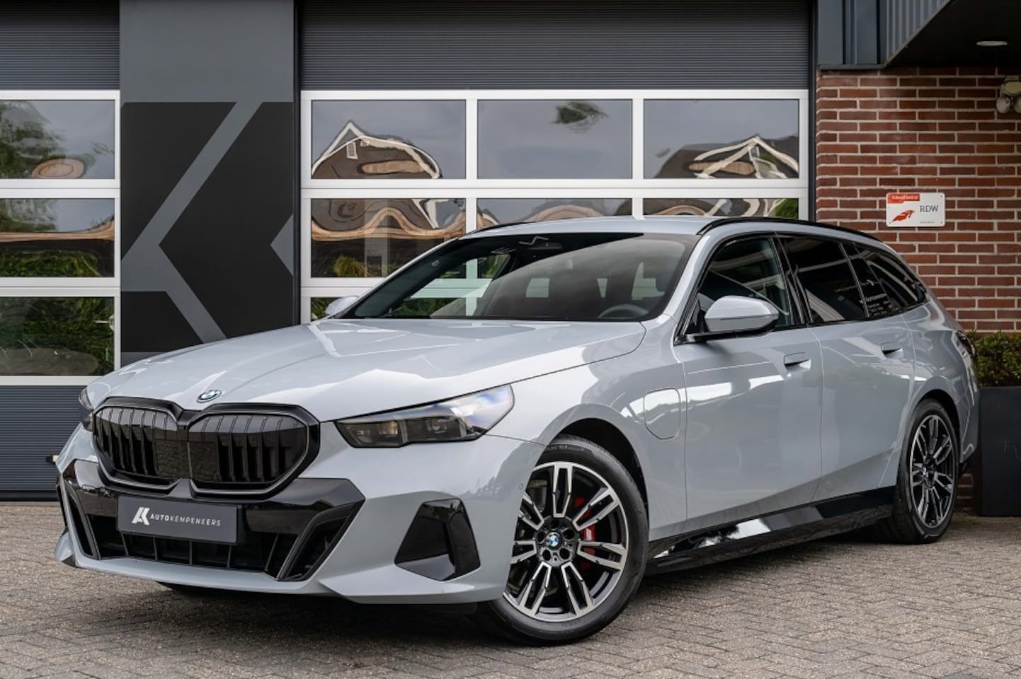 BMW 5-serie Touring - 530e xDrive M Sport Pro | Driving Ass. + | Trekhaak | Harman/Kardon | Stuurverwarming | - AutoWereld.nl