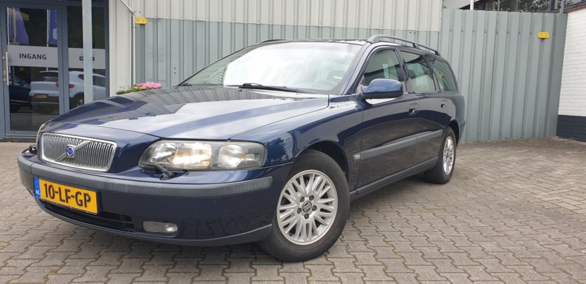 Volvo V70 - 2.4 Comfort Line 2.4 COMFORT LINE - AutoWereld.nl