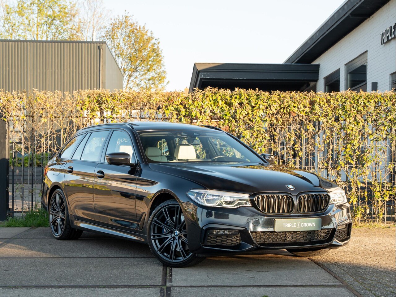 BMW 5-serie Touring - 530i xDrive High Executive Edition 530i xDrive High Executive Edition - AutoWereld.nl