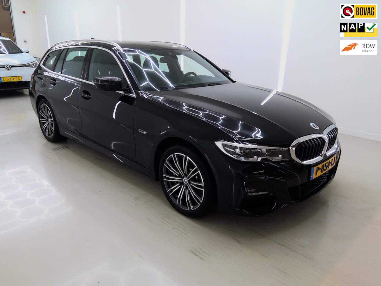 BMW 3-serie Touring - 330e xDrive Business Edition Plus M sport+Volleder+Led+Elek-Klep+Keyless+Breed-Navi+Flippe - AutoWereld.nl