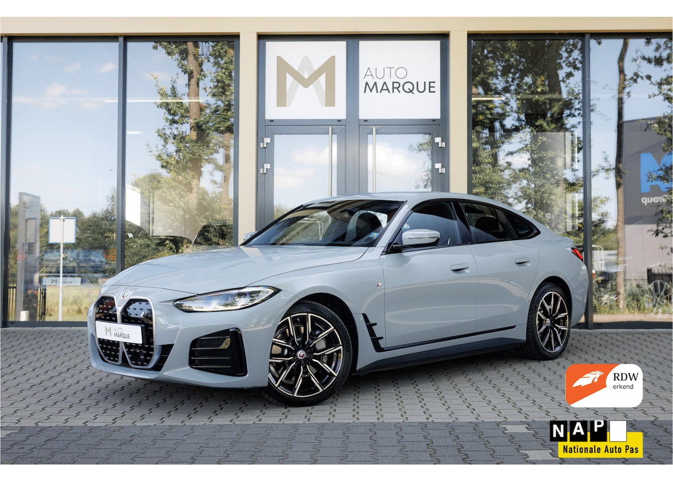 BMW i4 - eDrive40 84 kWh | High Executive | M Sportpakket | 19" LM Velgen | Elektrisch verstelbare - AutoWereld.nl