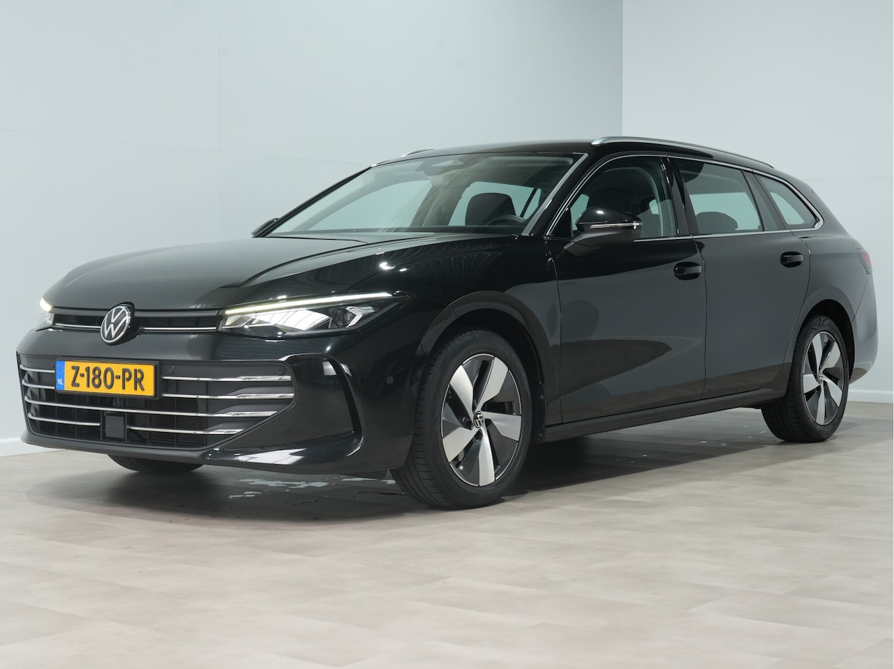 Volkswagen Passat Variant - 1.5 eTSI 150pk DSG Business Trekhaak | Massage | Camera | Full-LED 23 - AutoWereld.nl