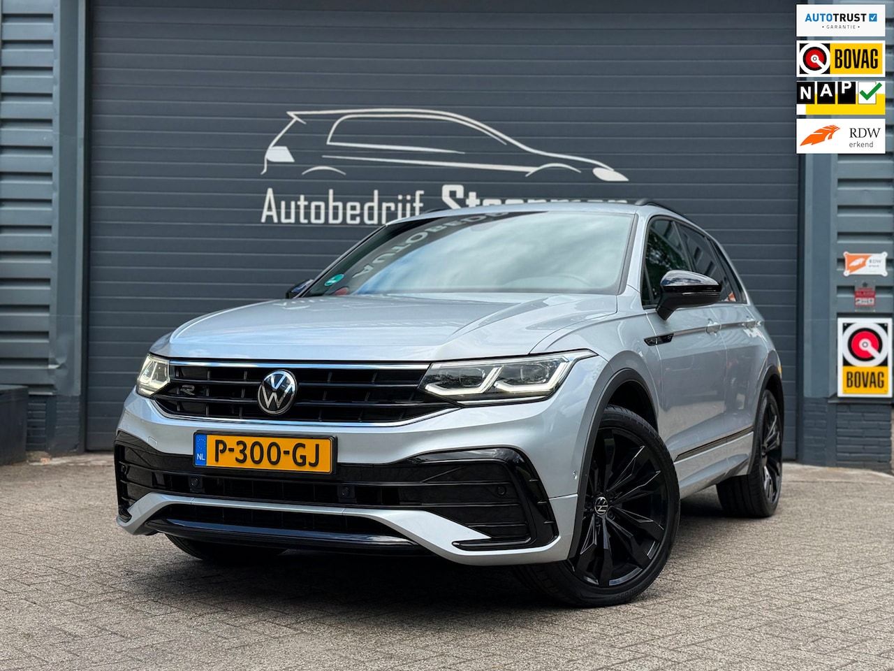 Volkswagen Tiguan - 1.5 TSI R-Line Business+ | Pano | IQ | Cam - AutoWereld.nl