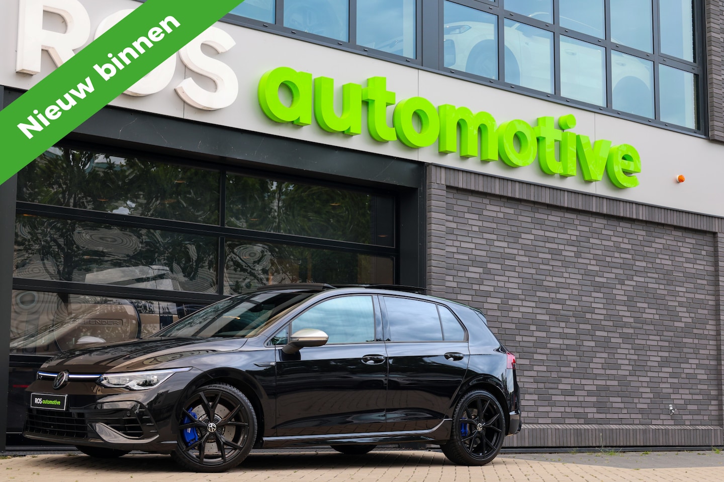 Volkswagen Golf - 2.0 TSI R 4Motion | BTW | PANO | AKRAPOVIC | DODE HOEK | STUURVERW | IQ-LIGHT | - AutoWereld.nl