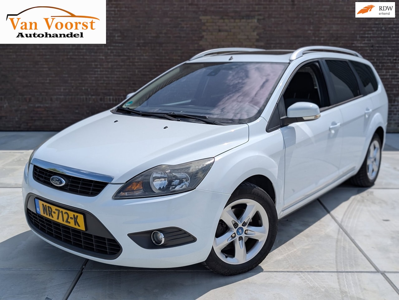 Ford Focus Wagon - 1.8 Ghia Flexi Fuel apk schuifdak - AutoWereld.nl